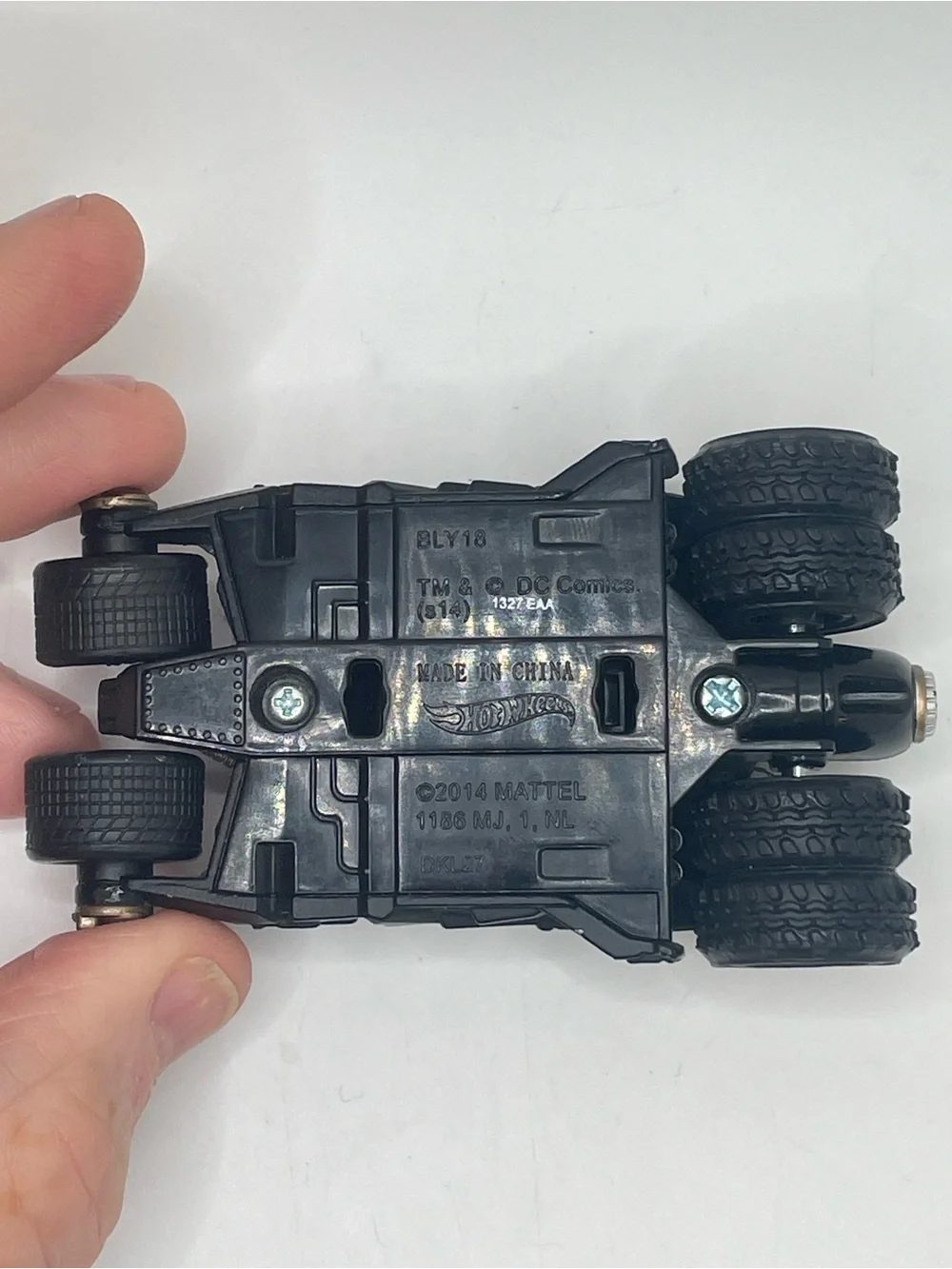 Hot Wheels Batmobile Tumbler 1:50 Scale DKL27